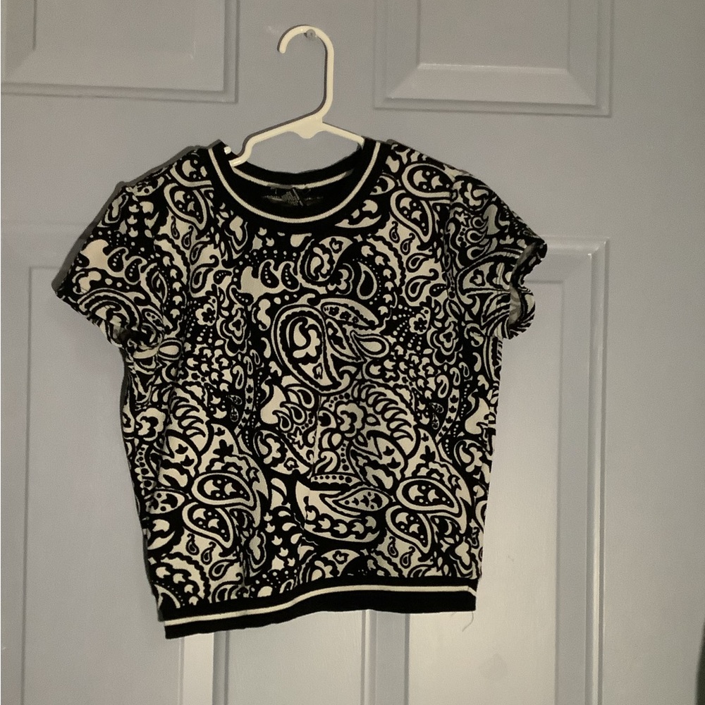 Black and white crop shirt